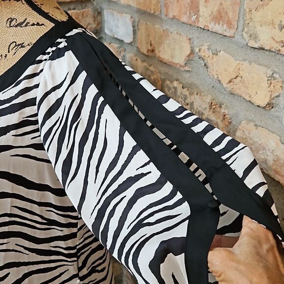 NWT Hot in Hollywood animal print spkit skeeve tunic top size Medium - Picture 5 of 11